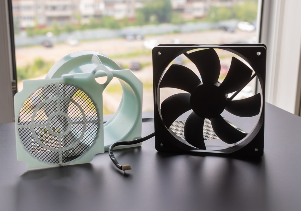 How to Adjust the Speed of a Bracket Cooling Fan